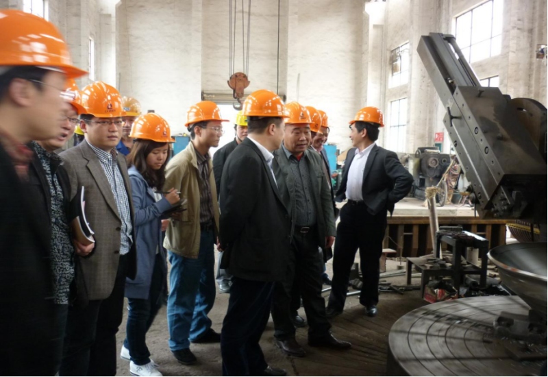 Government and enterprise leaders come to inspect technology-enabled mining equipment cooperation4