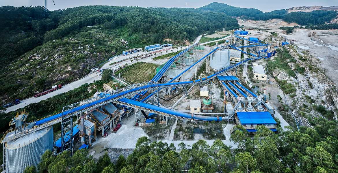 Guangxi Q=2000TH crushing and screening into sets system1